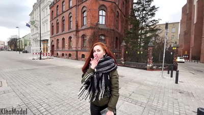 Javno preuzimanje: lijepa djevojka jebena za iPhone i dobiva spermu u pičkicu. CleoModel